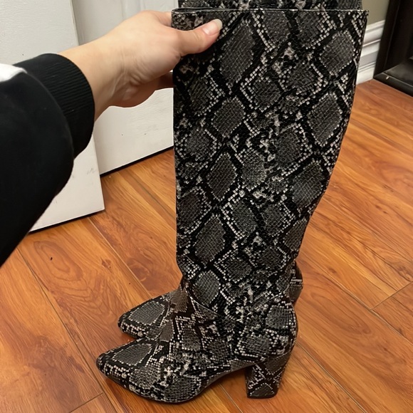 New Snake Print Boots!🖤 - Picture 3 of 4